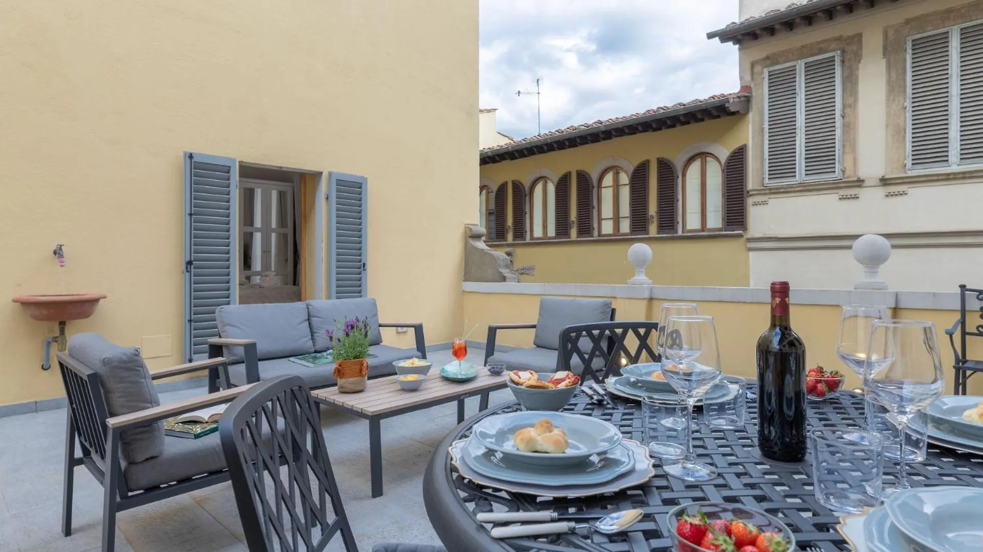 Florence Design Apartment With Large Terrace