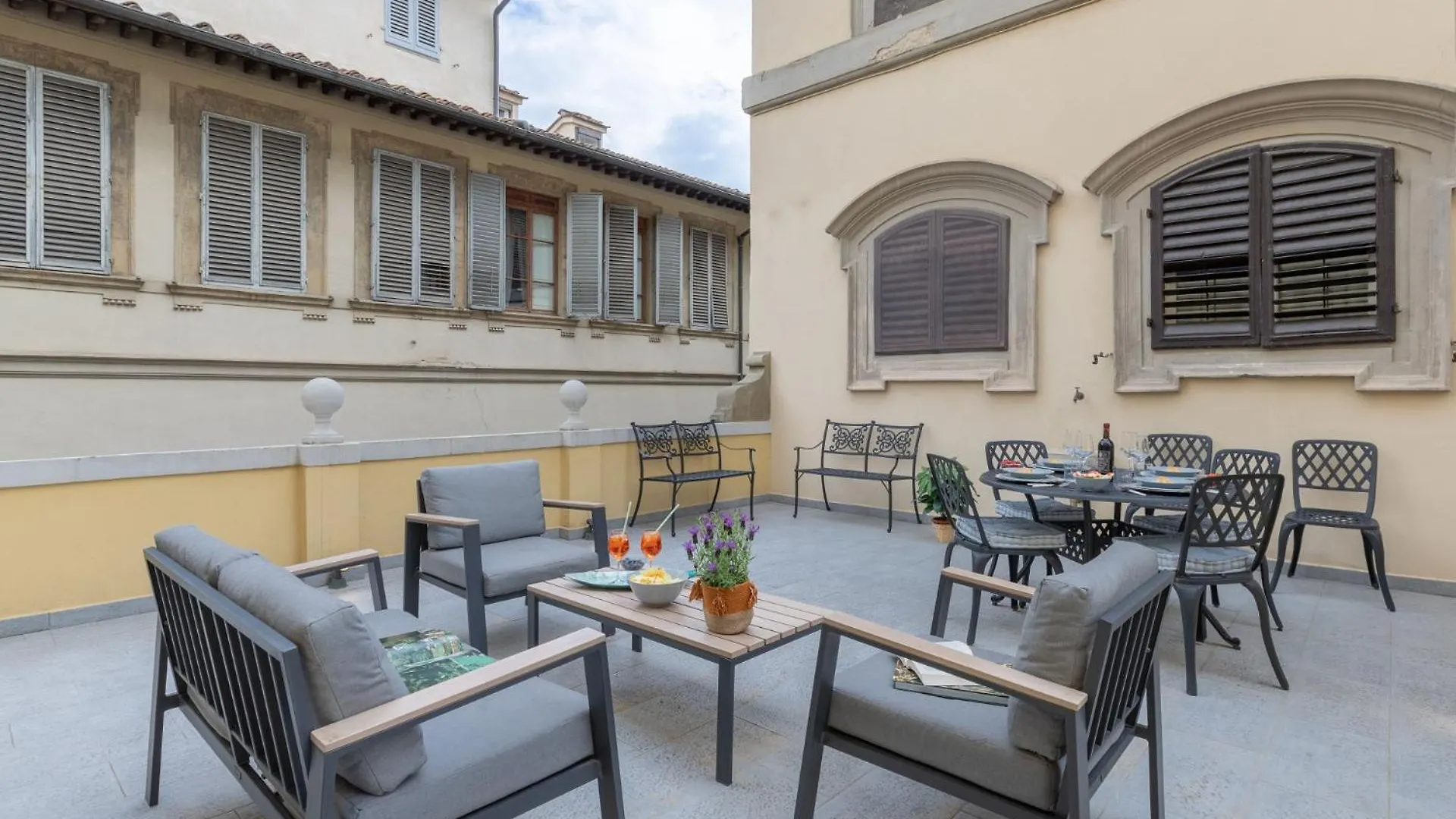 Florence Design Apartment With Large Terraceの連絡先